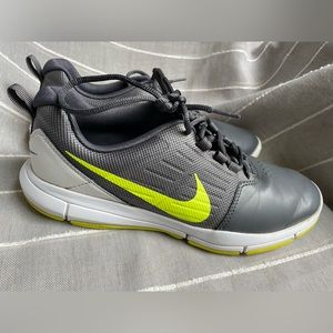 Mens Nike golf shoes, size 7